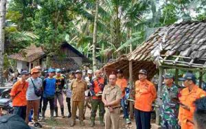 Kakek yang Hilang di Gunung Geger Bentang Ciamis Belum Ditemukan, Tim Gabungan Terus Lakukan Pencarian