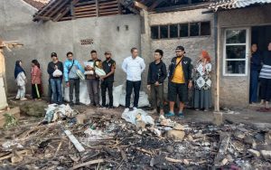 Demi Hal Ini, Bacaleg DPRD Cianjur Ini Bantu Koban Kebakaran di Bojongherang