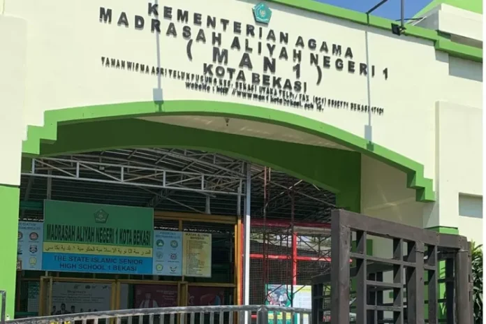 Ratusan siswa MAN 1 Kota Bekasi gagal berangka ke Yogyakarta