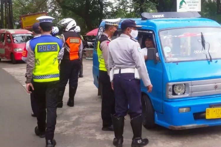 Razia angkot di Kota Depok