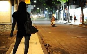 Bikin Ngakak! Saat Waria di Tasikmalaya Dikejar Satpol PP: Lari ke Semak-semak Gelap