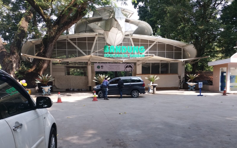 Penyegelan Kebun Binatang Bandung Tunggu Intruksi Ema Sunarna