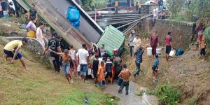 Ini Penyebab Truk Tangki Muatan Minyak Goreng Masuk Sungai di Serdang Bedagai, Warga Panen Minyak Goreng
