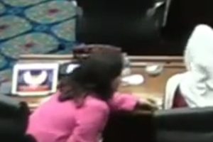 Geger Anggota Fraksi PDIP Main Game Judi Slot Saat Rapat Paripurna, Ini Faktanya