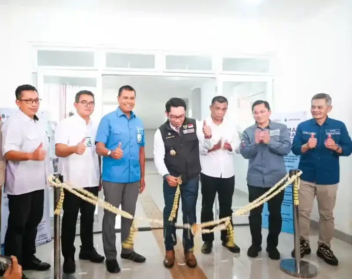 Gubernur Jabar Ridwan Kamil saat meresmikan Griya Pekerja di Purwakarta