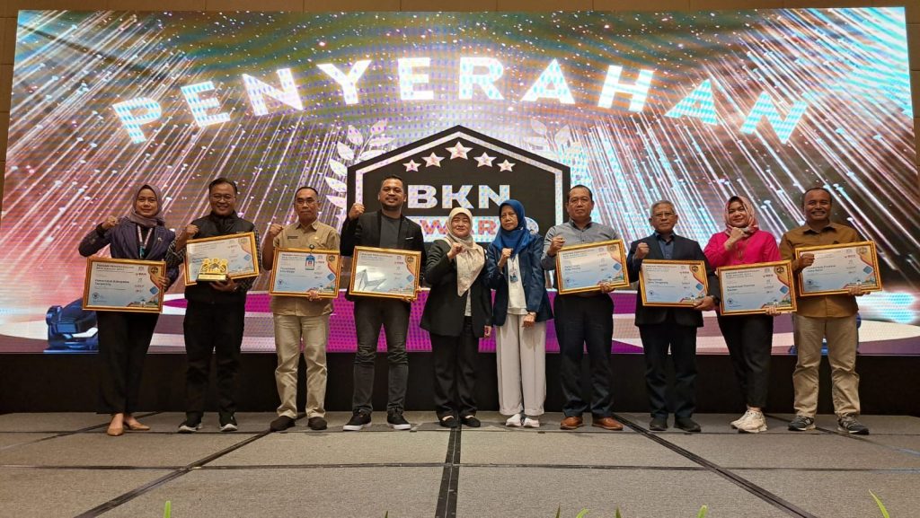 Badan Kepegawaian Nasional Anugrahkan Pemkot Bandung 8 Penghargaan