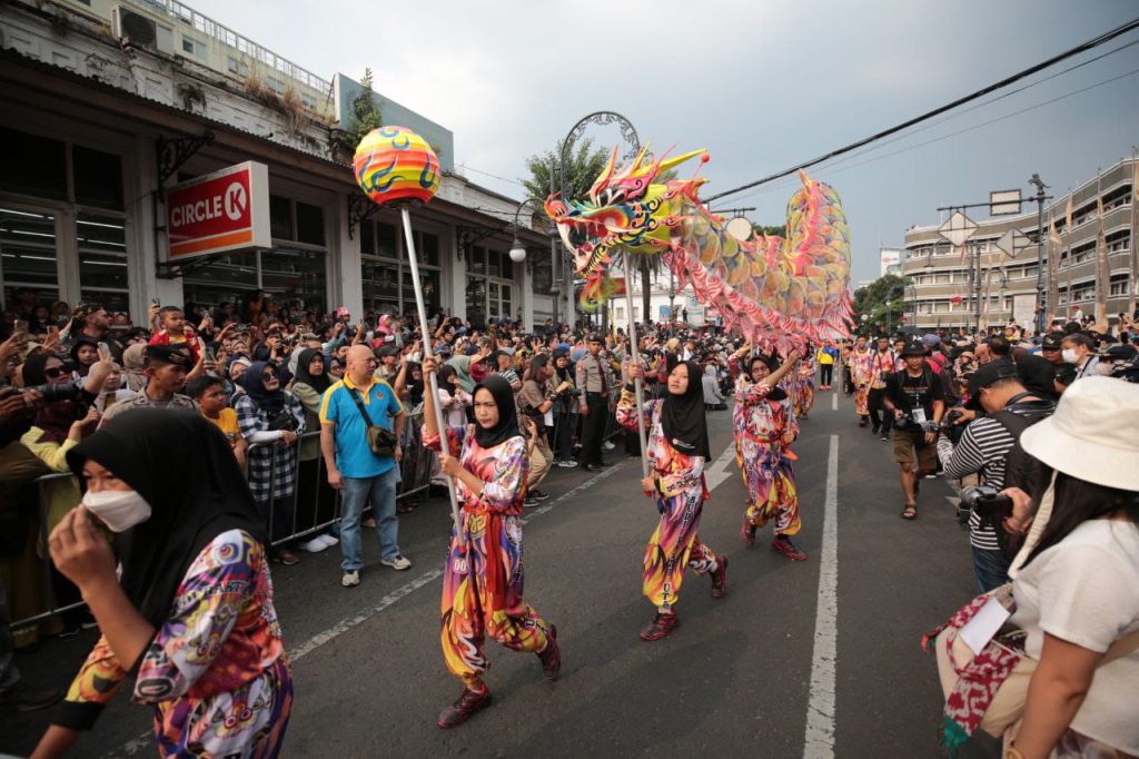Ribuan Warga Bandung Turun Rayakan Parade Asian African Festival 2023