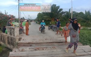 Jembatan Kayu Besar Tidak Kunjung Diperbaiki, Warga Serdang Bedagai Larang Truk Melintas