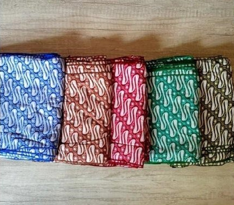 Motif batik parang dengan warna pastel