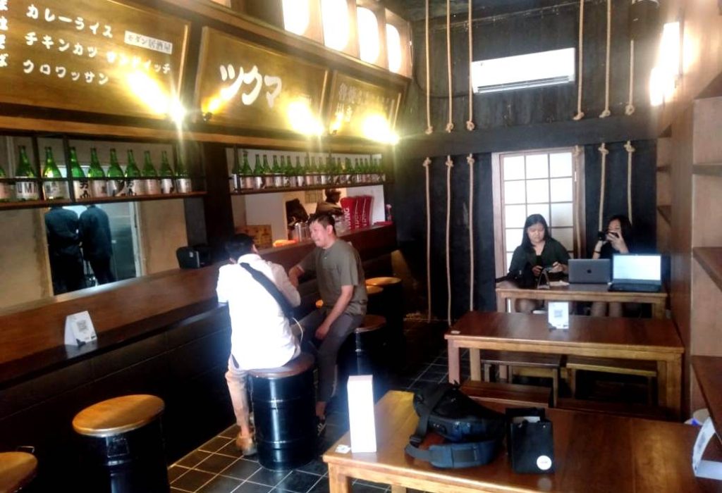 Mau Ngopi dalam Suasana Atmosper Ala Jepang Klasik? Coba Datang ke Tsukuma Coffee Bar & Izakaya