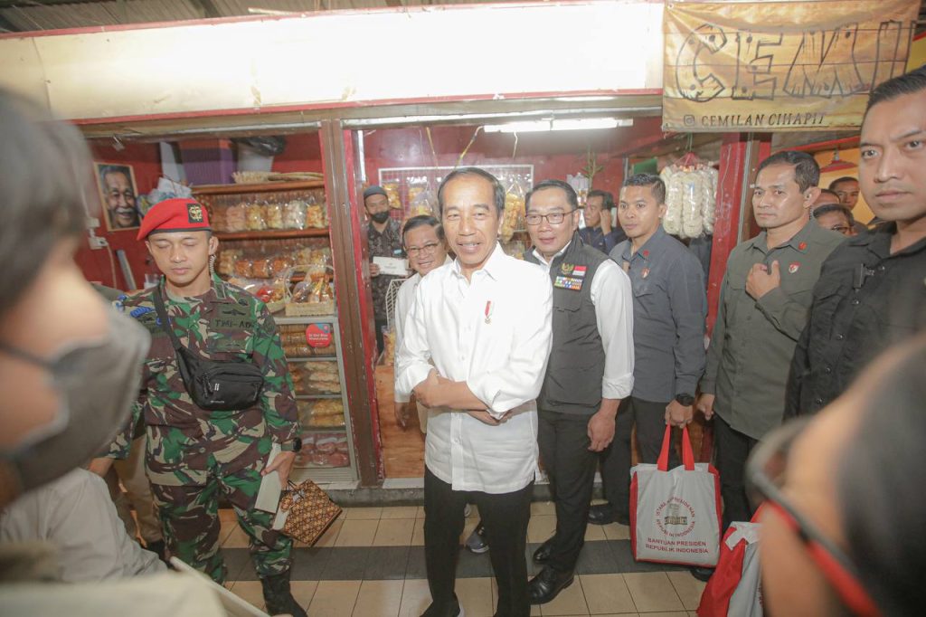 Presiden Jokowi Sambangi Pedagang Pasar Cihapit 