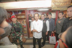 Presiden Jokowi Sambangi Pedagang Pasar Cihapit 