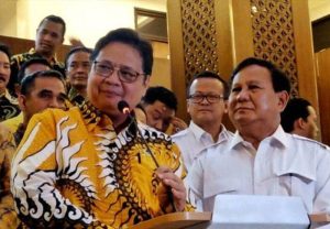 Airlangga Hartarto dan Prabowo Subianto (1)