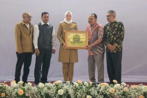 Bupati Purakarta Anne Ratna Mustika saat peresmian pembangunan kampus Universitas Kartamulia