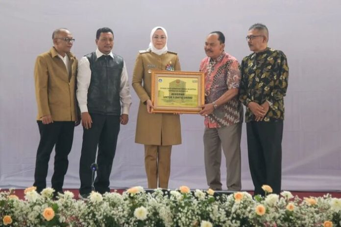 Bupati Purakarta Anne Ratna Mustika saat peresmian pembangunan kampus Universitas Kartamulia