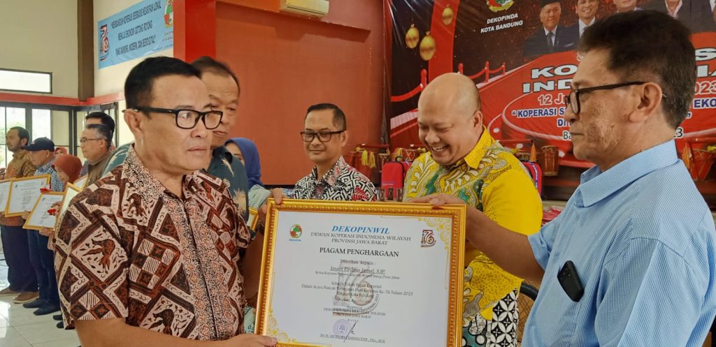 Koperasi Pena Karya Balarea PWI Kota Bandung, Terima Penghargaan