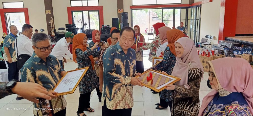 36 Insan Penggiat Koperasi Dapat Penghargaan Dekopinda Kota Bandung