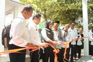 Bersama Jabar Bergerak, KCD Wilayah IV Serahkan Bantuan Toilet Ke Sekolah di Cianjur