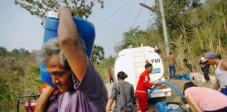 PMI Gunungkidul menyalurkan air bersih kepada warga