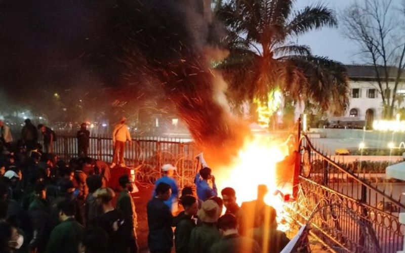 Aksi Unjuk Rasa di Gedung Sate