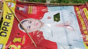 Kronologi Kades di Bekasi Tertimpa Baliho Caleg, Ini Kata Polisi