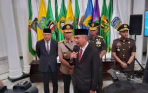 Enam Pj Kepala Daerah Resmi Dilantik, Bey Machmudin Minta Fokus Tangani Masalah Sampah dan Inflasi