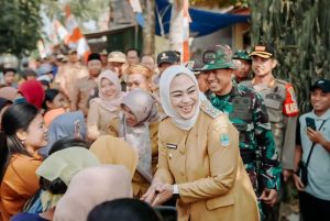Bupati Cellica Bagi-bagi Hadiah untuk Warga Karawang, Ini Syarat dan Ketentuannya