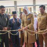 Bupati Purwakarta Anne Ratna Mustika meresmikan Bale Madukara di Kecamatan Maniis