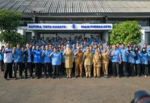 Bupati Purwakarta Anne Ratna Mustika saat mengunjungi kantor PDAM