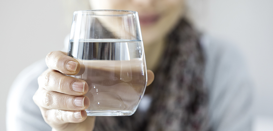 4 Manfaat Minum Air Putih, Baik Dilakukan Setelah Bangun Tidur