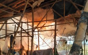 Gara-gara Puntung Rokok, Gudang Kantong Plastik di Cianjur Diamuk Si Jago Merah