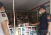 Petugas Satpol PP Bandung Barat mengamankan rokok ilegal di warung sekitar Bandung Barat