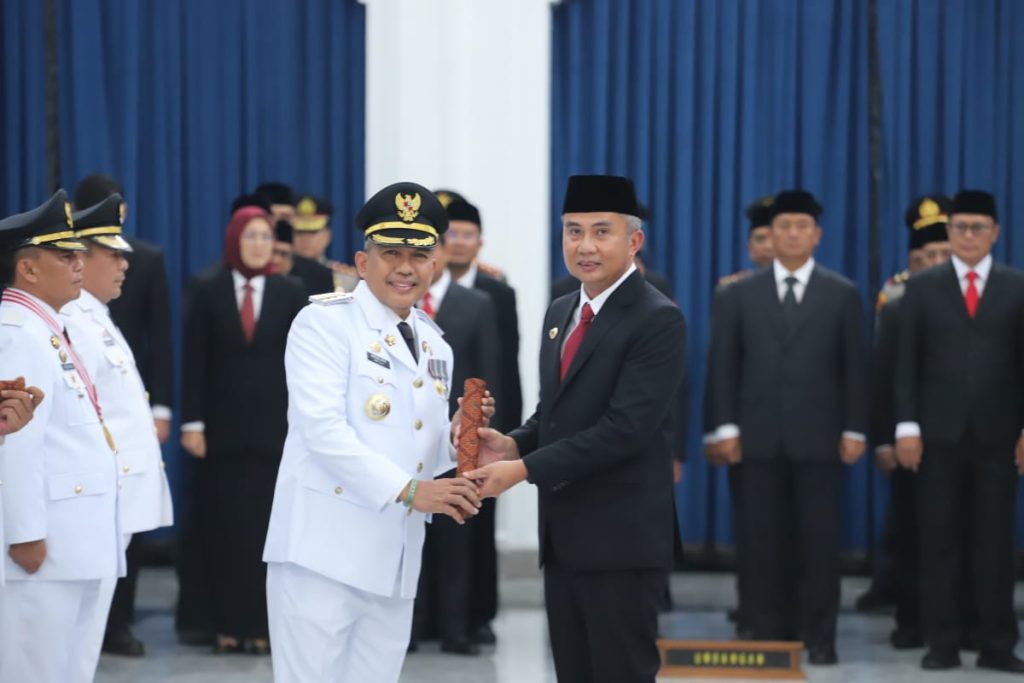 Gantikan Hengki Kurniawan, Arsan Latief Resmi Dilantik Jadi Pj Bupati Bandung Barat