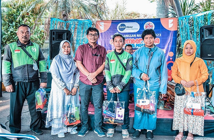 Kemerianan perayaan hari pelanggan nasional dari Daya Motor
