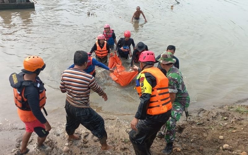 Tim SAR Temukan Dua Bocah Hanyut di Sungai Batang Ayumi Padang Sidempuan