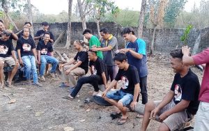 Setia ke Jokowi, Tujuh Warga Desa Kedongdong Cirebon Lakukan Aksi Cukur Rambut hingga Gundul