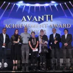 Direktur Institutional Banking BNI 46, Muhammad Iqbal dan alumni IA TI ITB dalam acara AvanTI Achievement Award
