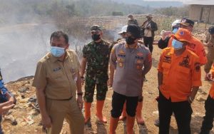 Edwar Zulkarnain Pastikan Pemadaman Kebakaran di TPA Cikolotok Masih Terus Dilakukan