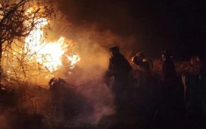 Gunung Papandayan Garut Terbakar, Puluhan Petugas Gabungan Diterjunkan