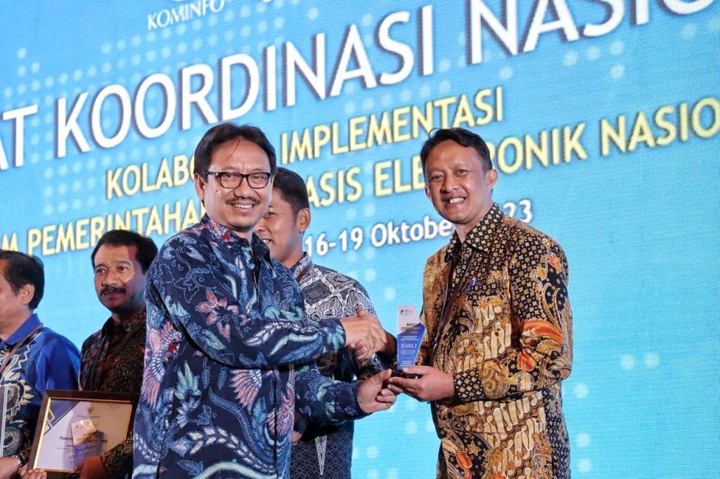 Pemkot Bandung Raih Penghargaan Instansi Terbaik Pemanfaatan SPLP