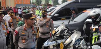 Kapolda Jawa Barat Irjen Pol Akhmad Wiyagus mengecek kesiapan personel