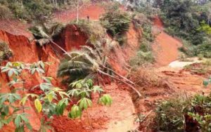 Tebing di Desa Mekarsari Ciamis Longsor, Dua Kecamatan Terdampak