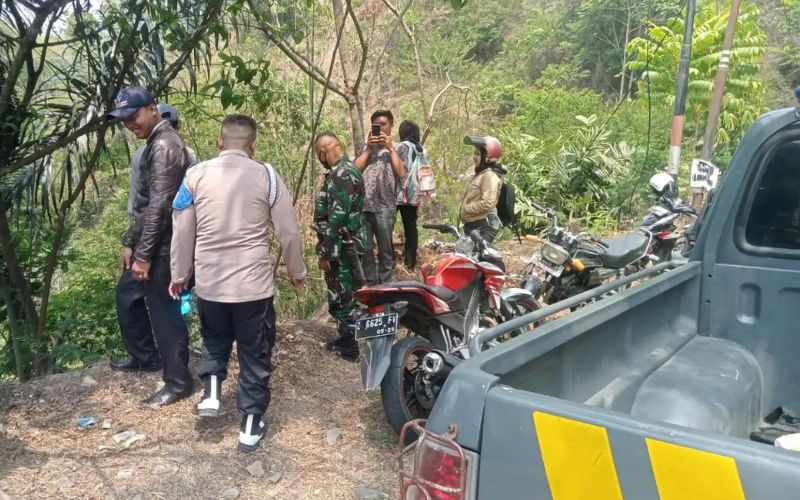 Mobil Masuk Jurang di Garut