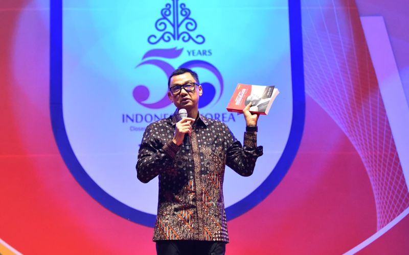 Jadi Tokoh Inspiratif Dunia, Biografi Jokowi Tulisan Dirut PLN Terbit di Korea