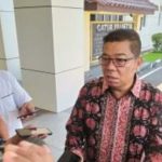 Pengacara Johnson Panjaitan memberikan keterangan kepada awak media