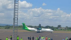 Pesawat Citylink mendarat di Bandara Wiriadinata Tasikmalaya (1)