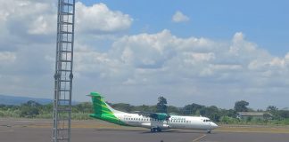 Pesawat Citylink mendarat di Bandara Wiriadinata Tasikmalaya (1)