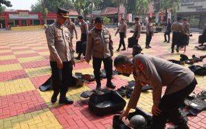 Jelang Pemilu 2024, Edwar Zulkarnain Cek Kelengkapan Peralatan Pengendali Massa di Purwakarta