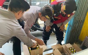 Komitmen Jaga Kantibmas, Polres Purwakarta Sita Ratusan Botol Miras