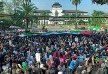 Ribuan umat Islam di Jawa Barat menggelar aksi dukungan terhadap Palestina